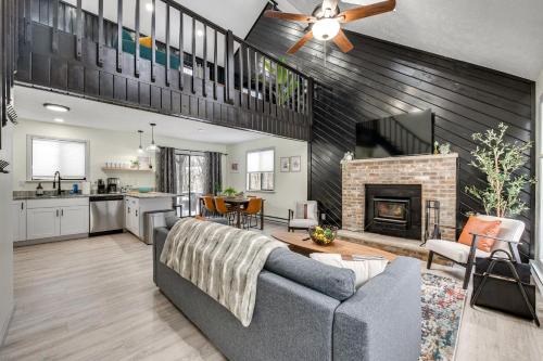 Tobyhanna House | Lake and Pool Access Poconos Retreat in Tobyhanna!