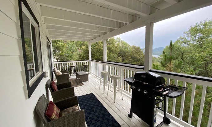 Lake Arrowhead Apartment | Lake Arrowhead Lakeview Cozy Cottage