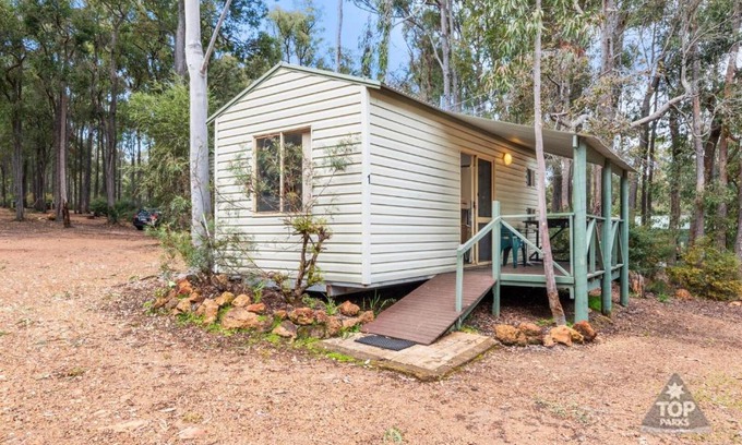 Hoffman Ski Chalet | Lake Brockman Tourist Park - Cabin