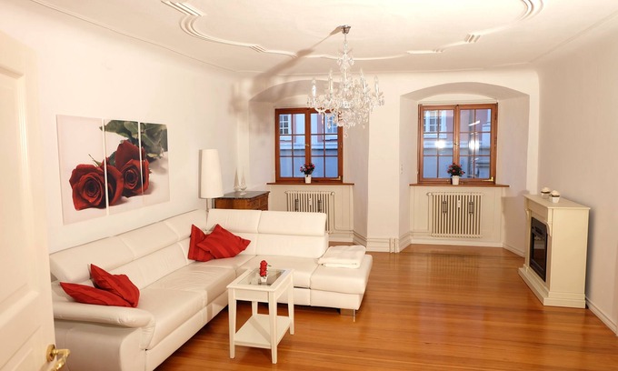 Meersburg Apartment | Lake Constance romanticism 300m from the lake with four-poster bed + WiFi, central at castle + castle