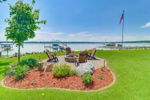 Alexandria House | Lake Darling Hideaway Fish, Boat and Relax!