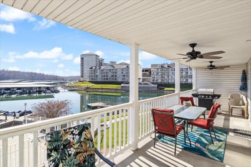 Osage Beach House | Lake Front Condo with a Balcony!