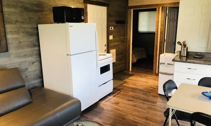 Lac du Bonnet Cabin | Lake front cottage on Lee River Road/Lac du Bonnet