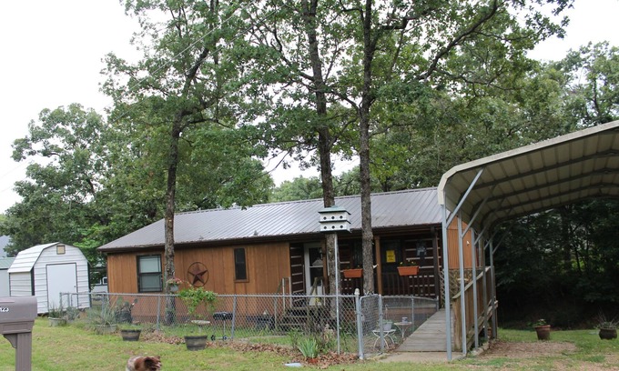 Enchanted Oaks House | Lake House on Cedar Creek Lake with Bumper pool / Poker table.
