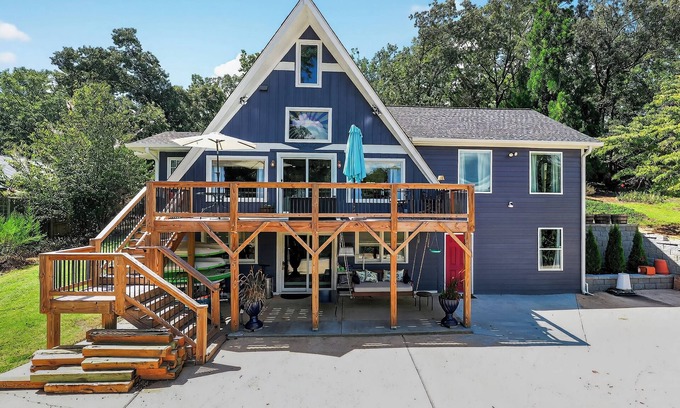 Dahlonega House | Lake house views, w/dock in quiet cove, new renovations & great outdoors spaces!