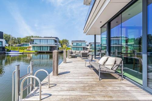 Arnemuiden House | Lake House with dock at Lake Veere, Zeeland