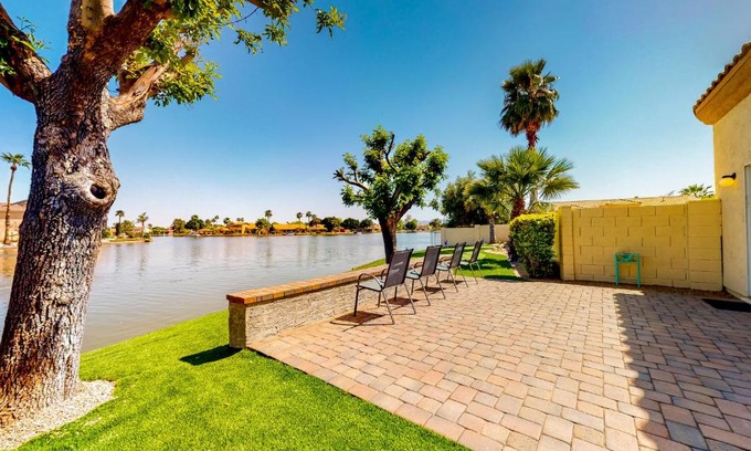 Garden Lakes House | Lake in the Desert