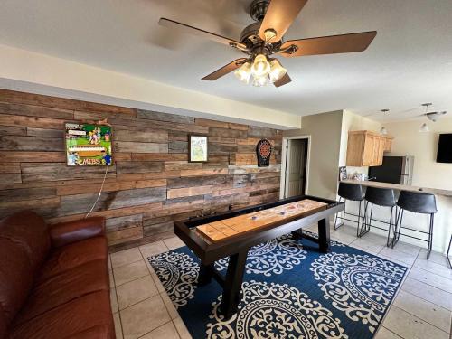 Rocky Mount House | Lake It Easy - Waterfront Getaway with 7 Bedrooms