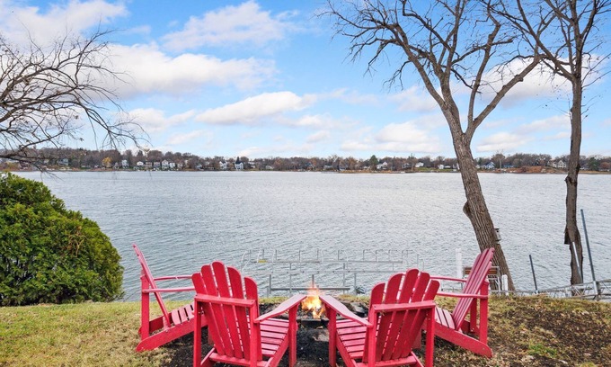 Mound House | LAKE MTKA Waterfront Modern Farmhouse Extended Stays