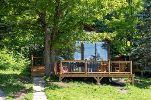 Muskoka Lakes House | Lake Muskoka Deluxe 2-bdrm Cottage - Pier 100 #60