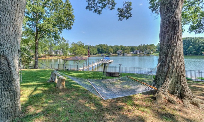 Mooresville Apartment | Lake Norman - Tranquility Cove - Beautiful Lakefront Apartment