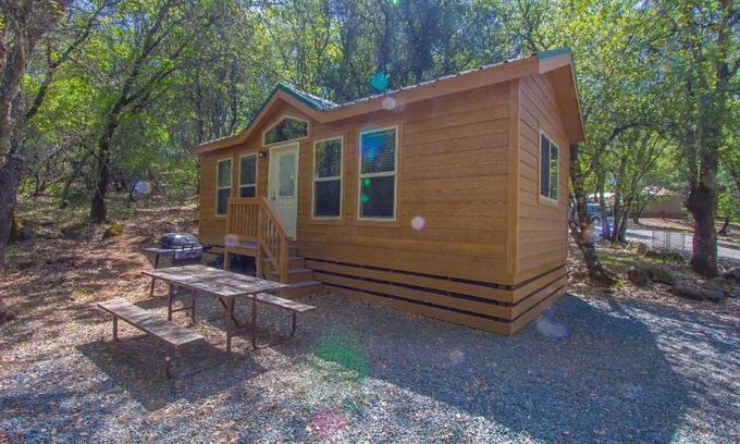 Oregon House Resort | Lake of the Springs Camping Resort Cottage 1