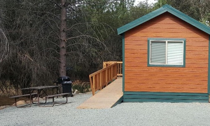Oregon House Resort | Lake of the Springs Camping Resort Cottage 7