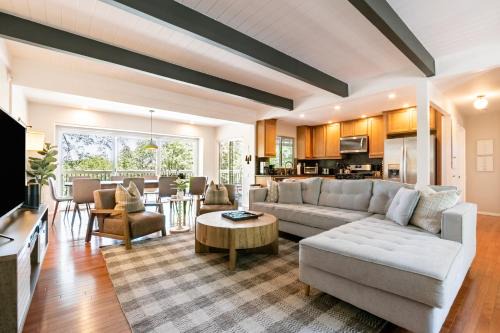 Cedar Glen House | Lake Point by AvantStay2 Decks Great Lake Views