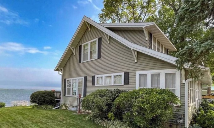 Osakis House | "Lake Street Retreat" on Osakis