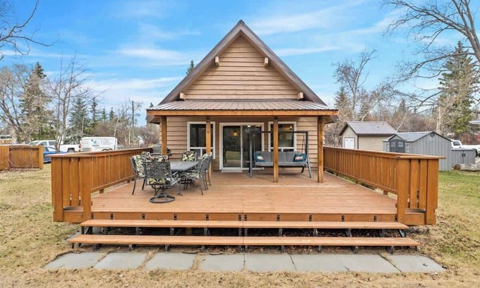 Gull Lake Cabin | Lake Vibes 3 BD 1 BA Cottage steps from the Lake