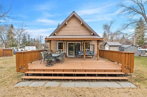 Gull Lake House | Lake Vibes 3 BD 1 BA Cottage steps from the Lake