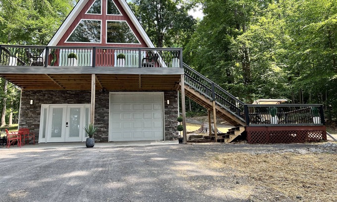 Jacksboro House | Lake View A-Frame House located at Norris Lake, TN