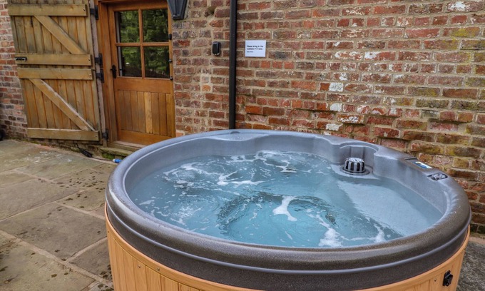 Macclesfield Cottage | Lake View Barn