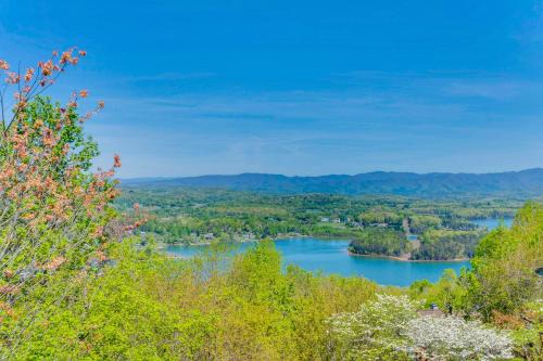 Hiawassee Apartment | Lake-View Condo with Covered Deck in Hiawassee!