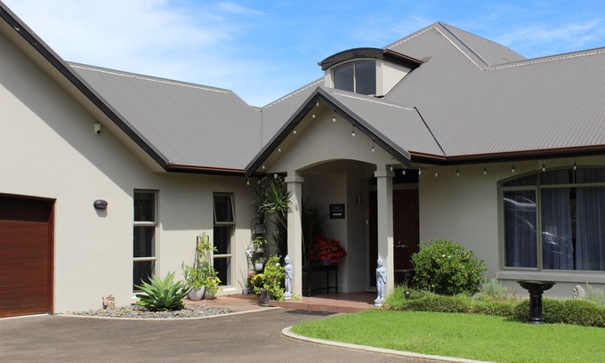 Lower Kaimai House | Lake View