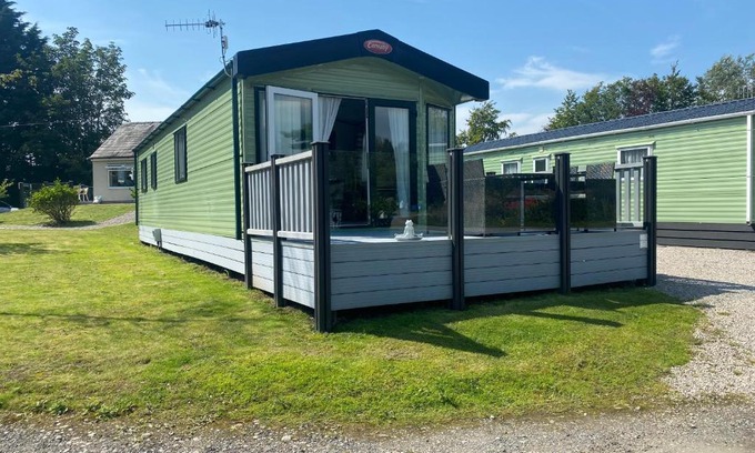 Tewitfield House | lake view staycations