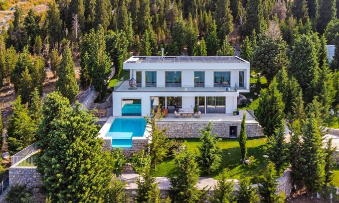 Shkoder Villa | Lake Whisper Villa by PikHost