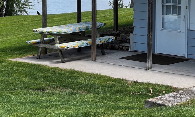 Lake Wissota Apartment | 🔥 Lakefront · 2 Docks · Portable Fire Pit · Grill · Laundry, 1 night stays
