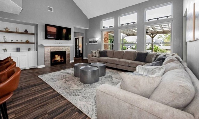 Atascocita House | Lakefront 7BR w/Pool + Spa | 30 Mins to Downtown