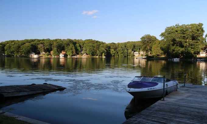 Hopatcong Apartment | Lakefront Apartment with off-street parking