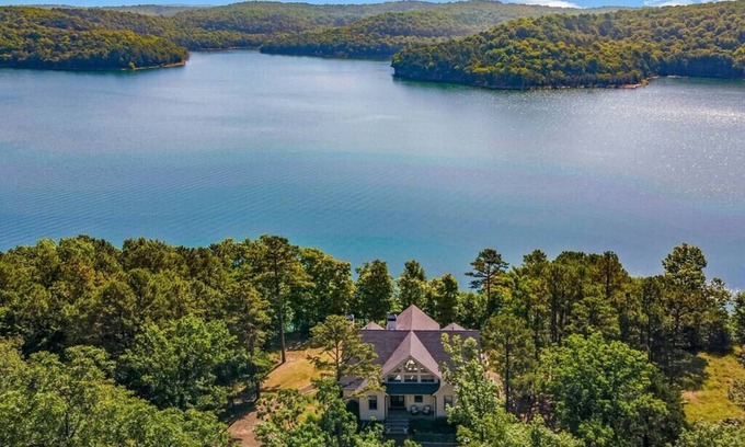 Rogers House | Lakefront at War Eagle