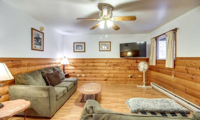 Puposky Cabin | Lakefront Bemidji Getaway w/Community Beach!