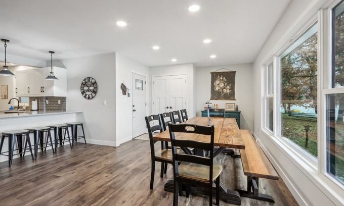 Markesan Cabin | Lakefront Cabin! Arcades, Putt Putt, Close to Golf