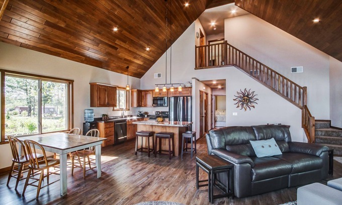 New Auburn Cabin | Lakefront Cabin on Lower Long Lake in New Auburn WI