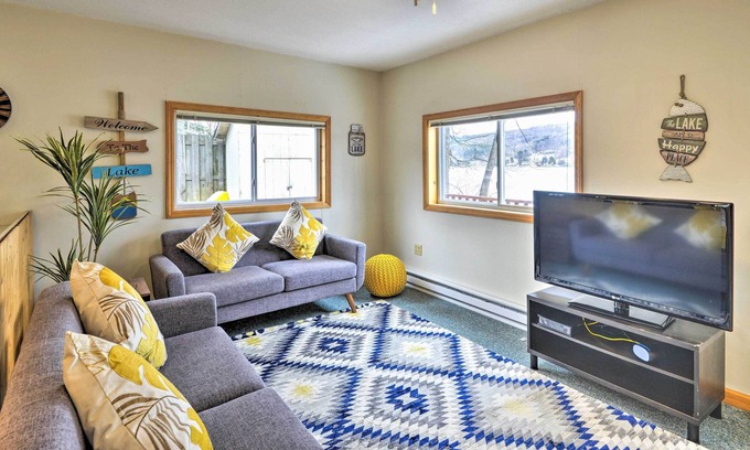 De Ruyter Cottage | Lakefront DeRuyter Cottage w/ Dock & Hot Tub!