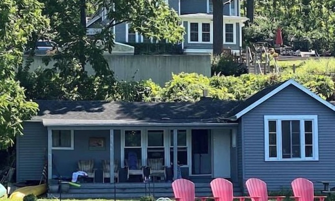 Valois House | Lakefront | Dock | Keuka Lake | Near Wineries