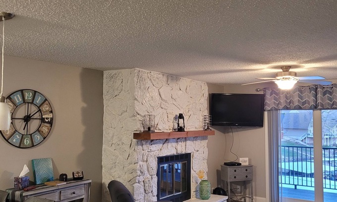 Osage Beach Condo | LAKEFRONT End Unit Condo at 3 Seasons @ 21MM