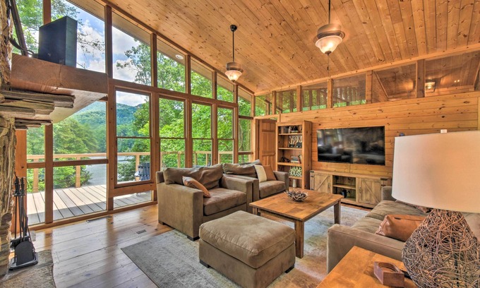Jasper Cabin | Lakefront ‘Glass House’ Cabin w/Mountain Views!