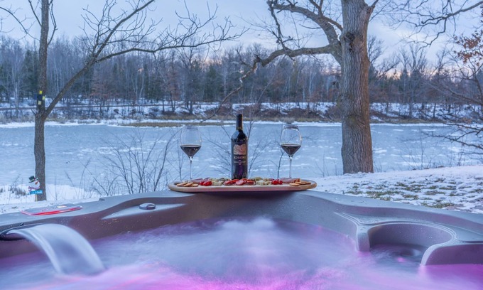 Turtle Lake Cabin | Lakefront, Hot Tub, Golf, Kayaks, ATV, Snowmobile Trails, St.Croix Casino