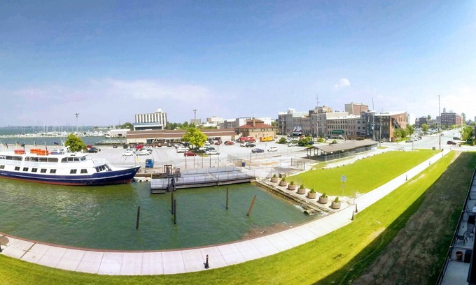 Sandusky Condo | Lakefront Loft w/City Views and Nearby Amenities for the whole Family!