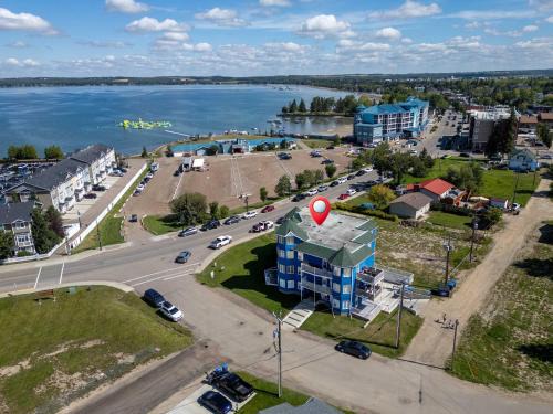 Sylvan Lake Apartment | Lakefront Lookout 1BR Condo on Lakeshore Drive