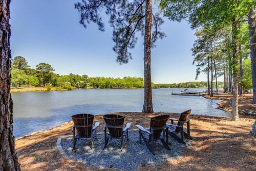 Lake Oconee Apartment | Lakefront Oconee Vacation Rental with Patio and Views!