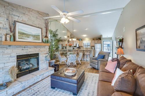 Osage Beach Apartment | Lakefront Osage Beach Abode with Grill and Pool Access