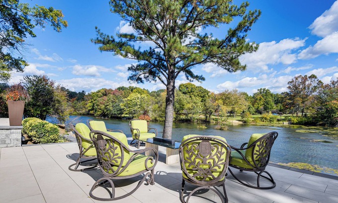 Columbia Apartment | Lakefront Retreat w/Sunroom, Patio & Kayak!