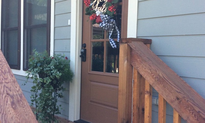 Springdale House | Lakefront, sleeps 6-14, 20 min to Fayetteville. Family lake time!