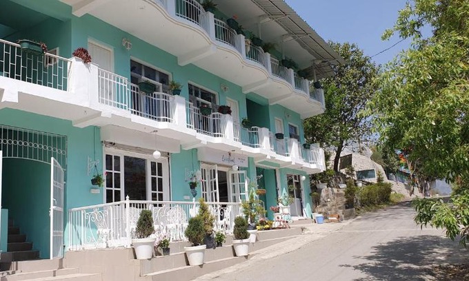 Naukuchiyatal House | Lakefront Stays