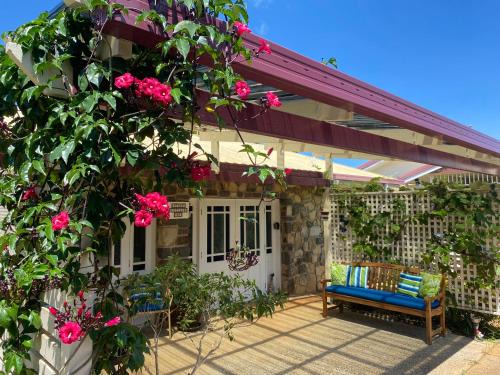 Yungaburra Apartment | Lakefront Stone Cottage