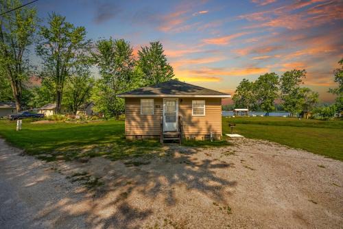 Pierceton House | Lakefrontkayakspaddleboatfishingpier