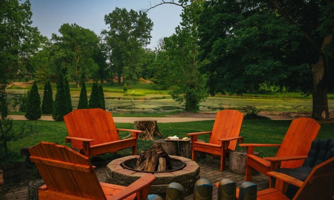 West Newton Cottage | LAKEHOUSE/HOT TUB/8 MILES TO DOWNTOWN/ON 60 ACRES