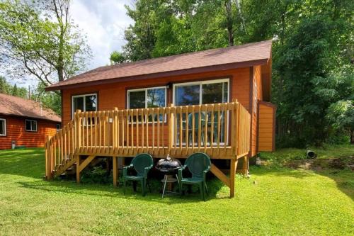 Ray House | Lakeside 2 Bedroom Otter Cabin On Kab